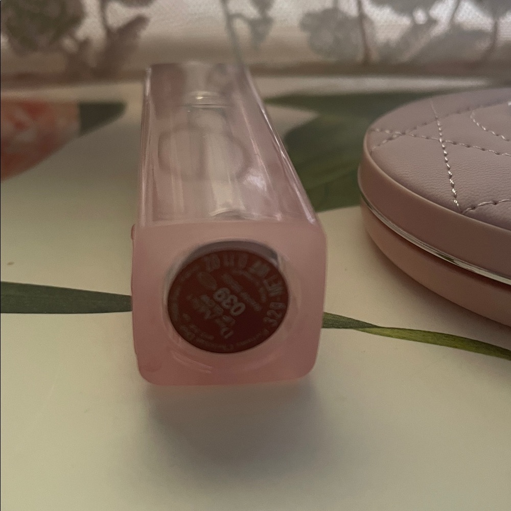 Dior Pink and Gold Cosmetic Collection - Picture 3 of 7